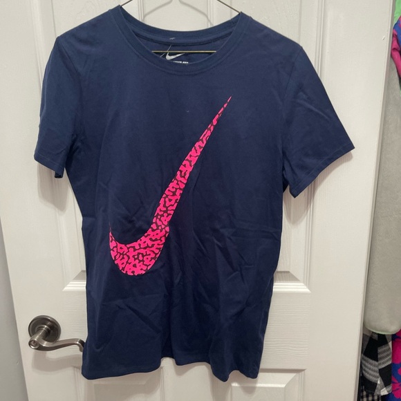 Nike Kids Dark Blue Tee with Vibrant Pink Swoosh - Picture 4 of 10